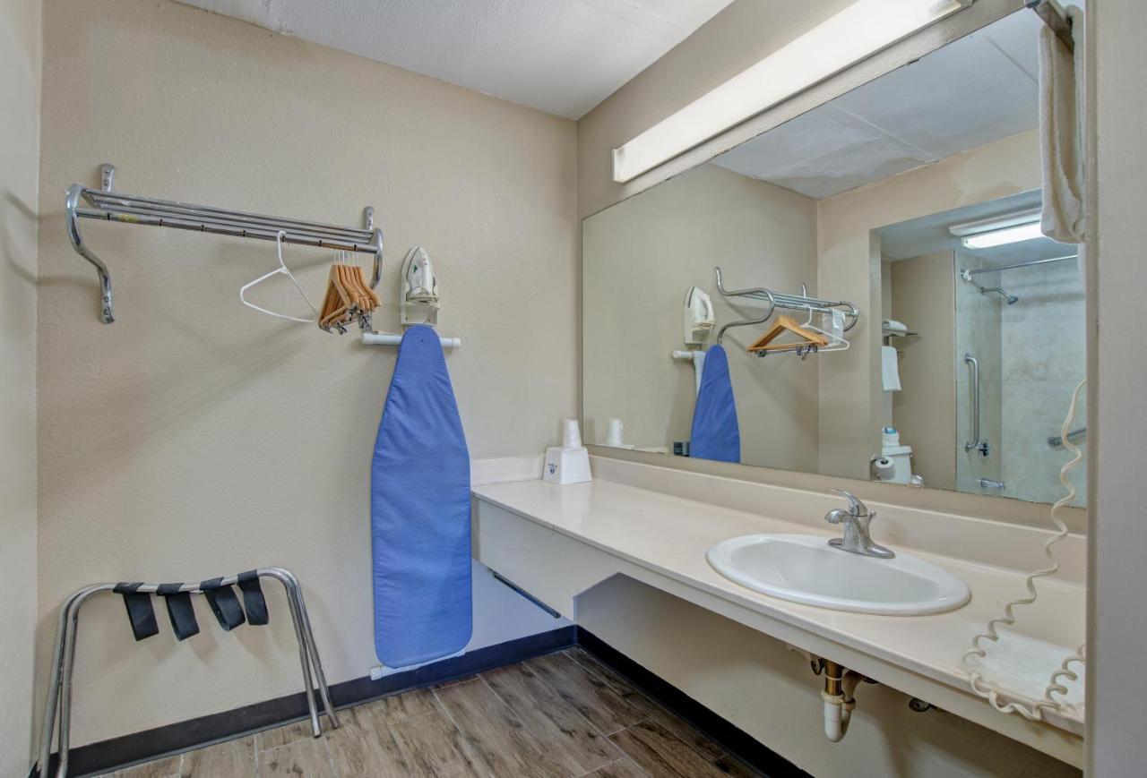 Americas Best Value Inn Laredo Ngoại thất bức ảnh