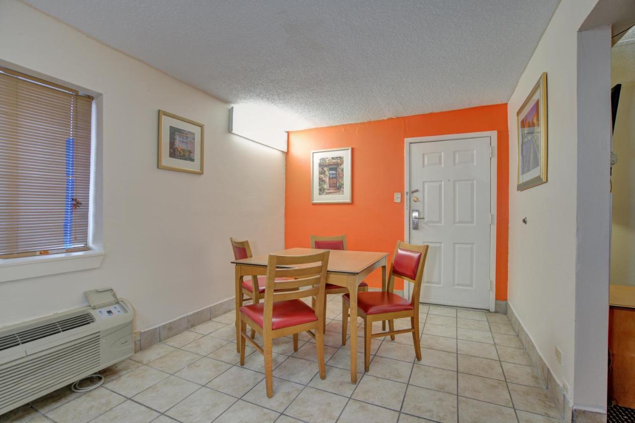 Americas Best Value Inn Laredo Ngoại thất bức ảnh