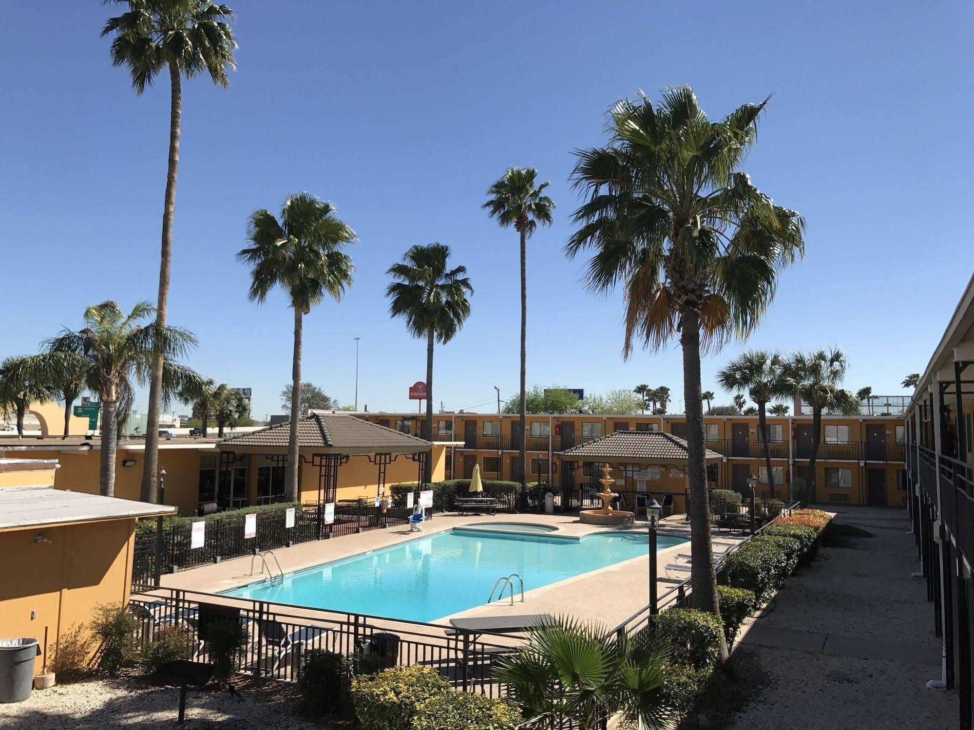 Americas Best Value Inn Laredo Ngoại thất bức ảnh