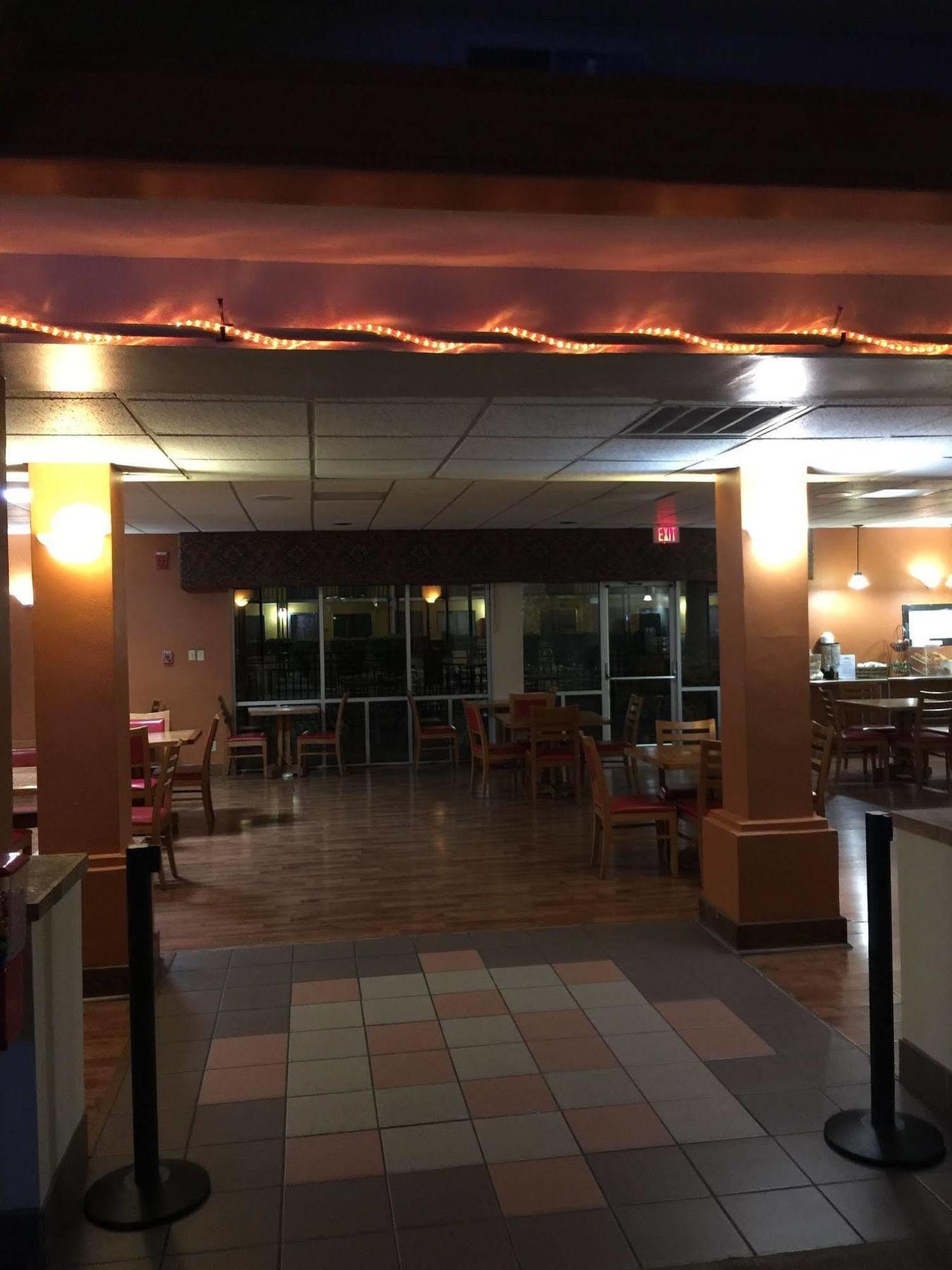 Americas Best Value Inn Laredo Ngoại thất bức ảnh